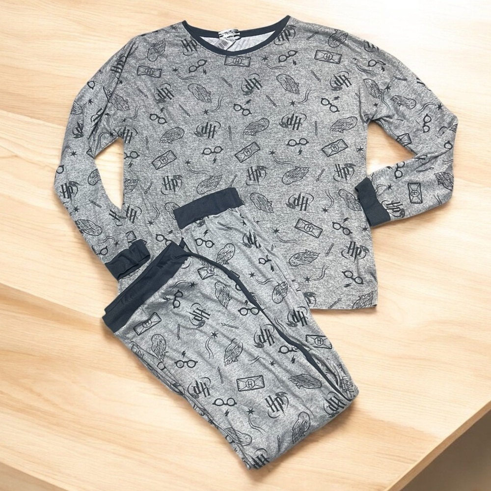 Harry Potter‎ pajama set.